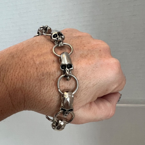 Polished Stainless Steel Skull Link Bracelet 9" Biker Gothic Punk Rock Jewelry - Picture 3 of 4
